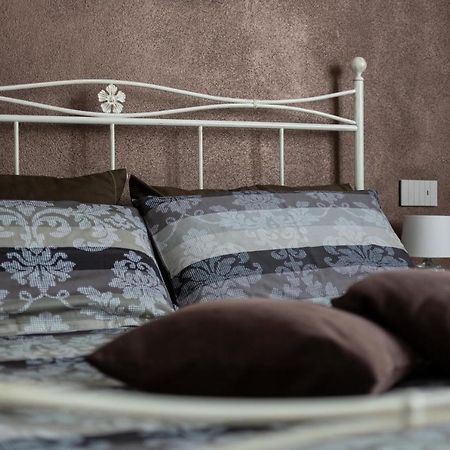 Elga'S Apartment - Your Charming Stay On Lake Orta Петенаско Екстериор снимка